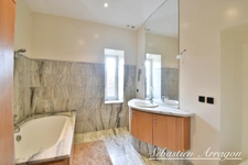 Elegant 19th-Century Manor House – 460 sqm – 8,300 sqm Park – Swimming Pool – Walking Distance to Town