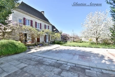 Maison en pierre au cœur d’un village du Lot, entre charme, calme et nature