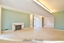 Elegant 19th-Century Manor House – 460 sqm – 8,300 sqm Park – Swimming Pool – Walking Distance to Town