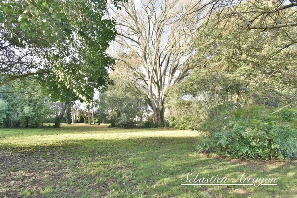 Maison de maître du XIXᵉ siècle à Villeneuve-sur-Lot – 460 m² – Parc de 8 300 m² – Piscine – Centre-ville à pied