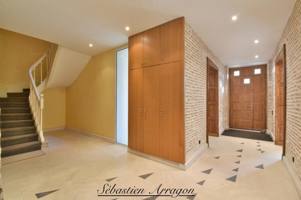Maison de maître du XIXᵉ siècle à Villeneuve-sur-Lot – 460 m² – Parc de 8 300 m² – Piscine – Centre-ville à pied