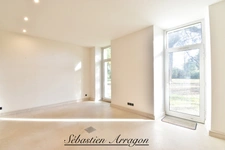 Elegant 19th-Century Manor House – 460 sqm – 8,300 sqm Park – Swimming Pool – Walking Distance to Town