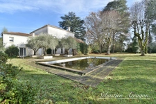 Elegant 19th-Century Manor House – 460 sqm – 8,300 sqm Park – Swimming Pool – Walking Distance to Town