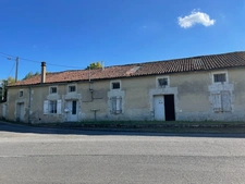 ancien atelier de menuiserie avec logement à vendre ROUILLAC (16)