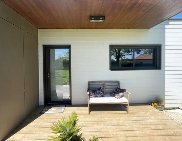 Dpt  (17), à vendre  maison P8  - Terrain de 1 400,00 m² 