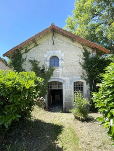 Propriete à vendre 16 pièces proche de BARBEZIEUX SAINT HILAIRE (16) sur 8.5 ha