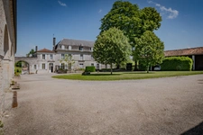 Propriété à vendre 18 pièces proche de COGNAC - Terrain de 3,2 Ha 