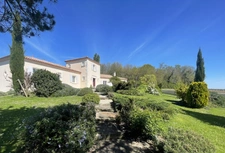 Villa d'architecte et gîte indépendant dans un parc paysager de plus de 4 000 m² SUD de COGNAC proche de BARBEZIEUX SAINT HILAIRE (16)