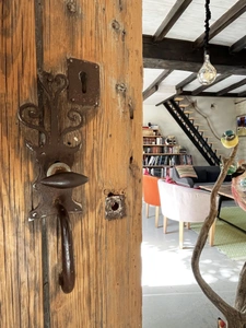 AUMAGNE, CHARENTE – An authentic stone longère with real character