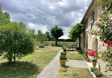 AUMAGNE, CHARENTE – An authentic stone longère with real character