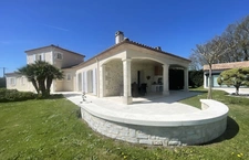 Villa d'architecte et gîte indépendant dans un parc paysager de plus de 4 000 m² SUD de COGNAC proche de BARBEZIEUX SAINT HILAIRE (16)