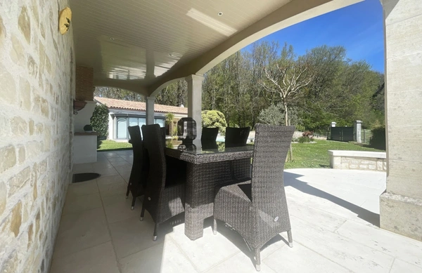 Villa d'architecte et gîte indépendant dans un parc paysager de plus de 4 000 m² SUD de COGNAC proche de BARBEZIEUX SAINT HILAIRE (16)