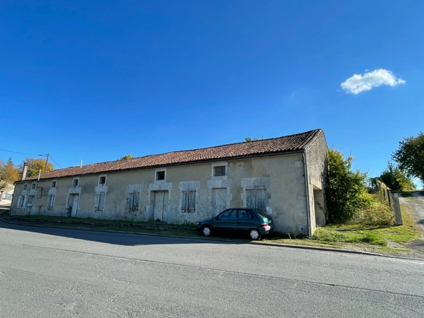 ancien atelier de menuiserie avec logement à vendre ROUILLAC (16)