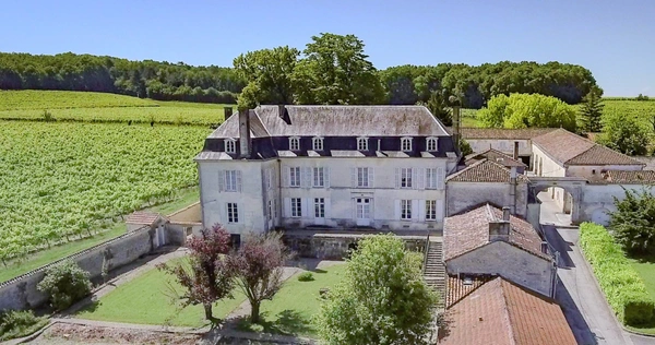 Propriété à vendre 18 pièces proche de COGNAC - Terrain de 3,2 Ha 