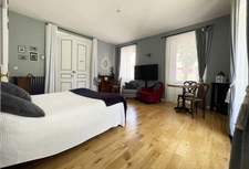 Château + gîte avec activité d’hébergement touristique proche de COGNAC (16)