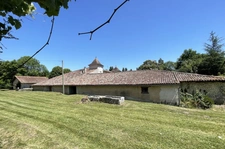 Propriete à vendre 16 pièces proche de BARBEZIEUX SAINT HILAIRE (16) sur 8.5 ha