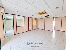 À Louer - Local professionnel 222m² - Lamentin - Place d'Armes