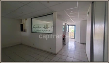Local professionnel 11.20m² - Lamentin Place d'Armes  