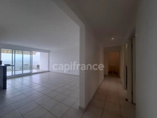 A Louer - Appartement de type 4 - Terrasse - Box - Parking - Vue mer - SCHOELCHER - Plateau Fofo