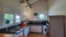 À Vendre – Charmant Appartement T2 Meublé avec Terrasse et Vue Mer – Case Pilote, Quartier Fond-Boucher