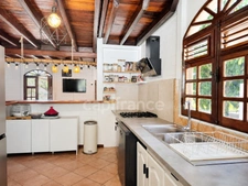 À VENDRE – Maison individuelle - Saint-Pierre – 7 pièces - 140 m² - Terrain de 692 m² - Vue mer et montagne Pelée 