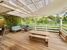 A louer - Maisonnette en bois - 2 pièces avec terrasse, piscine commune 