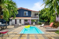 A louer sur Case Pilote - Fond Boucher - Appartement en RDC 4 pièces - jardin et piscine commune  