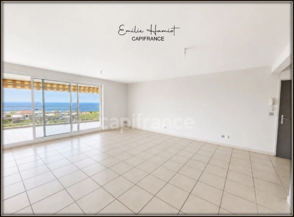 A Louer - Appartement de type 4 - Terrasse - Box - Parking - Vue mer - SCHOELCHER - Plateau Fofo