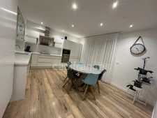 Spécial Investisseur : Maison de ville en mono-propriété (0 syndic), Rénovation Totale, DPE B - Colocation 7 ch + Studio indépendant) 
