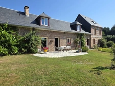 Maison de caractère en brique et silex – XIXe siècle – Environ 193 m² habitables – Terrain de 3 200 m²