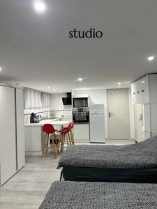 Spécial Investisseur : Maison de ville en mono-propriété (0 syndic), Rénovation Totale, DPE B - Colocation 7 ch + Studio indépendant) 