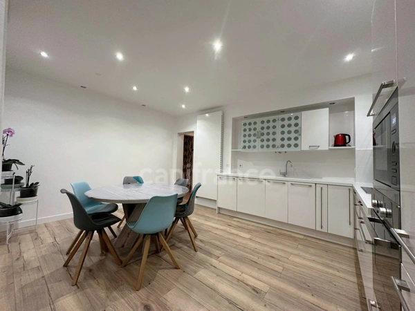 Spécial Investisseur : Maison de ville en mono-propriété (0 syndic), Rénovation Totale, DPE B - Colocation 7 ch + Studio indépendant) 