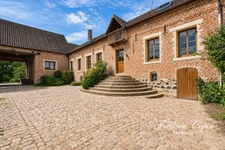 VERCHAIN-MAUGRÉ – CORPS DE FERME RÉNOVÉ – 178 m² – TERRAIN 1 382 m² – DÉPENDANCES & GRANGE