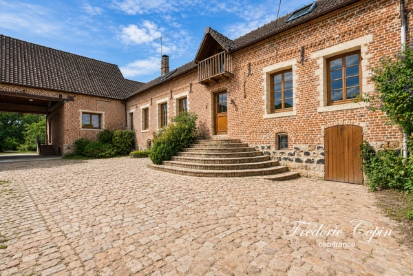 Fermette en cours de rénovation – 178 m² – Terrain 1 382 m² – Dépendances et Grange