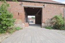 VERCHAIN-MAUGRÉ – CORPS DE FERME RÉNOVÉ – 178 m² – TERRAIN 1 382 m² – DÉPENDANCES & GRANGE