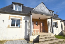 Pavillon familial 168 m² - 5 chambres - Terrain 910 m² - Calme de la campagne à 10 min de Guise (Wiège-Faty)
