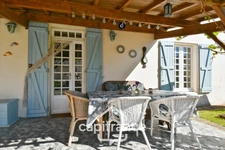 House for sale in Varaize (17), 6 rooms, Charentaise style, 136m², with garden and garage