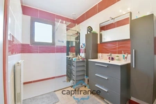 Single-story house for sale in Saint Jean d'Angely (17), 5 rooms on 800m² of land with garage