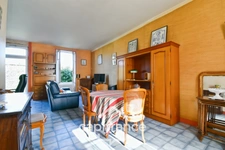 Single-storey house for sale in SAINT JEAN D'ANGELY (17) with 3 rooms, garden and garage, close to shops