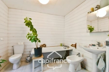 House for sale 6 rooms SAINT JEAN D'ANGELY (17), TOWN CENTER, with garden and outbuildings
