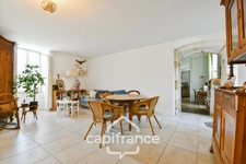 House for sale 6 rooms SAINT JEAN D'ANGELY (17), TOWN CENTER, with garden and outbuildings