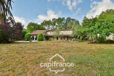 Character house for sale, 12 rooms, SAINT SEVERIN SUR BOUTONNE (17) on 4500m² of wooded land