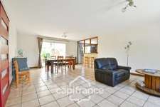 Single-storey house for sale, 4 rooms, ANNEZAY (17) with garages and enclosed garden of 1145m²
