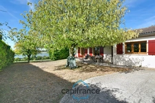 Single-story house for sale in Saint Jean d'Angely (17), 5 rooms on 800m² of land with garage