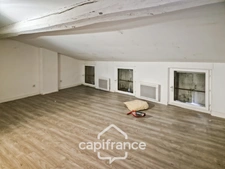 Maison à vendre 7 pièces centre ville SAINT JEAN D'ANGELY (17) avec jardin clos