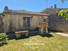 Maison à vendre 5 pièces ASNIERES LA GIRAUD (17) avec jardin, dépendances et garages
