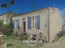 Single-storey house for sale in SAINT JEAN D'ANGELY (17) with 3 rooms, garden and garage, close to shops