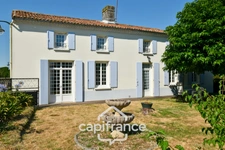 Maison à vendre proche SAINT JEAN D'ANGELY, 5 pièces ESSOUVERT (17) sur 1100m² de terrain avec garage