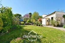 House for sale in Varaize (17), 6 rooms, Charentaise style, 136m², with garden and garage