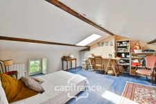 Renovated Charentaise house for sale, 6 rooms, COURCELLES (17), close to shops, with a surface area of 149m² with workshop and garden